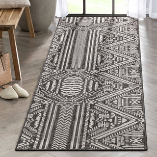 Khalo Tribal Indoor/Outdoor Black Flat-Weave Rug: 5'3" x 7'3"