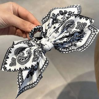 Double Sided Cashew Fower Heart-shaped Bow Hair Clip: Black