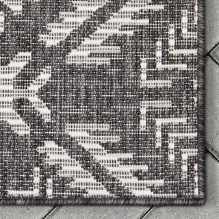 Khalo Tribal Indoor/Outdoor Black Flat-Weave Rug: 5'3" x 7'3"