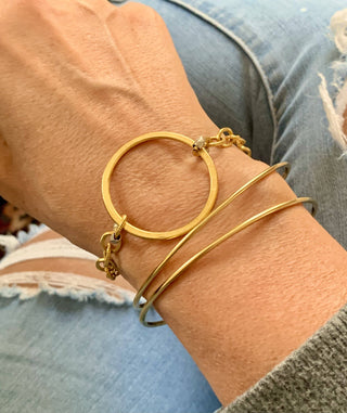 Good Genes- chain statement bracelet: Gold chain with gold circle