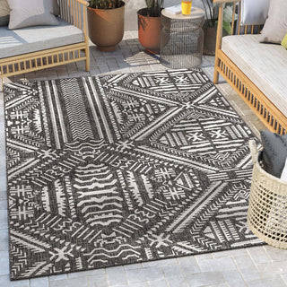 Khalo Tribal Indoor/Outdoor Black Flat-Weave Rug: 5'3" x 7'3"