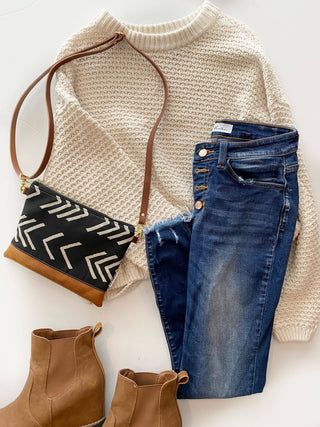 Small crossbody bag in black and cream arrow