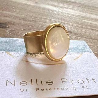 Hello Darling
trochus shell statement ring