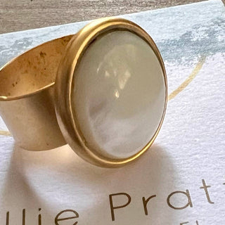 Hello Darling
trochus shell statement ring