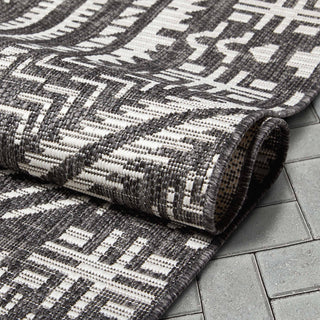 Khalo Tribal Indoor/Outdoor Black Flat-Weave Rug: 5'3" x 7'3"