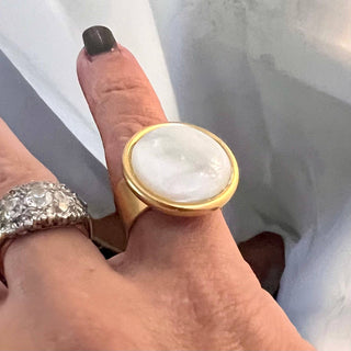 Hello Darling
trochus shell statement ring