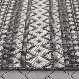 Arwen Tribal Indoor/Outdoor Black Textured Rug: 7'10" x 9'10"