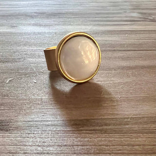 Hello Darling
trochus shell statement ring