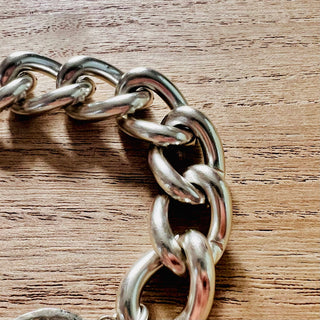 Dramarama
statement aluminum silver chain bracelet