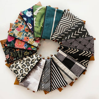 Small crossbody bag in black and cream arrow