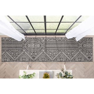 Khalo Tribal Indoor/Outdoor Black Flat-Weave Rug: 5'3" x 7'3"