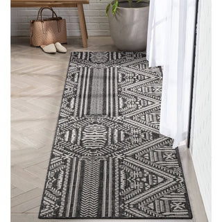 Khalo Tribal Indoor/Outdoor Black Flat-Weave Rug: 5'3" x 7'3"