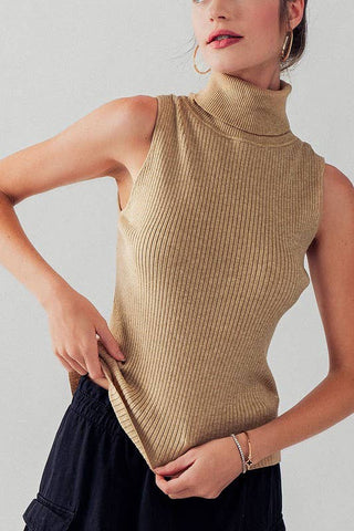 RIB KNIT SLEEVELESS TURTLE NECK TOP: CAMEL / S/M-3:M/L-3