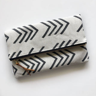 Oversized clutch bag in mud cloth arrow