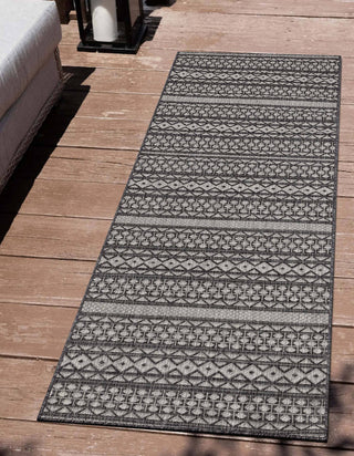 Arwen Tribal Indoor/Outdoor Black Textured Rug: 7'10" x 9'10"