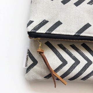 Oversized clutch bag in mud cloth arrow
