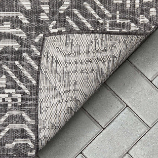 Khalo Tribal Indoor/Outdoor Black Flat-Weave Rug: 5'3" x 7'3"