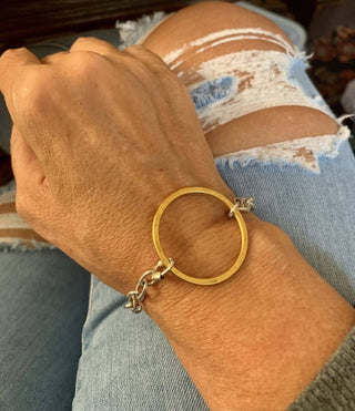 Good Genes- chain statement bracelet: Gold chain with gold circle